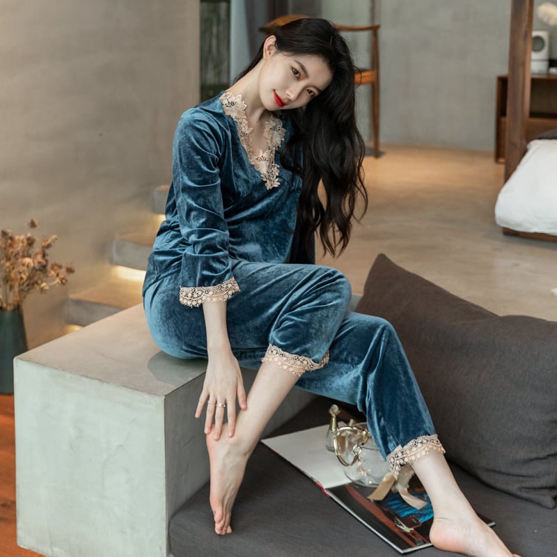 Set de pijamale din catifea aurie cu dantelă pentru femei – stil luxos, decolteu în V, mâneci lungi, pantaloni lungi, poliester