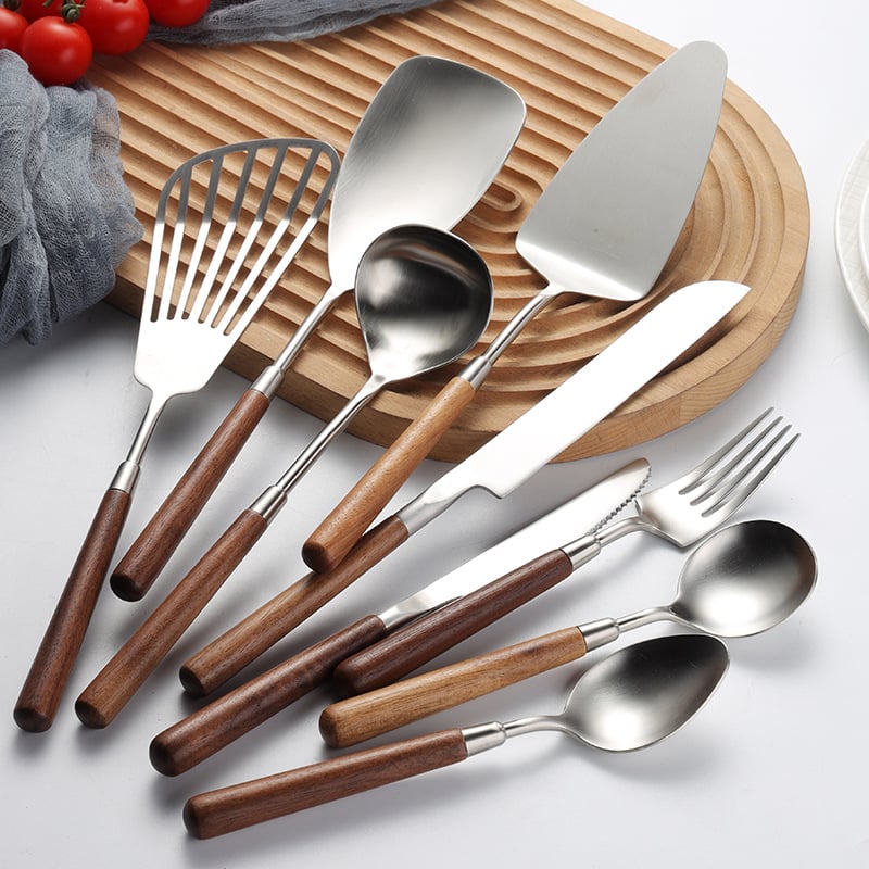 304 nerezovej ocele západné jedlá s orechovým držadlom, leštený povrch. Obsahuje: nôž, vidlica, lyžica, lopatka na tortu, nô na chlieb, motýľová lopatka, malá lyžička