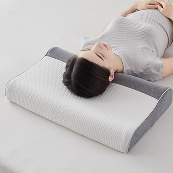 Spánková vankúš z memory latexu s pleteným poťahom, latexový obsah 80–90%, výška 5–10 cm, podpora krčnej chrbtice pre dospelých