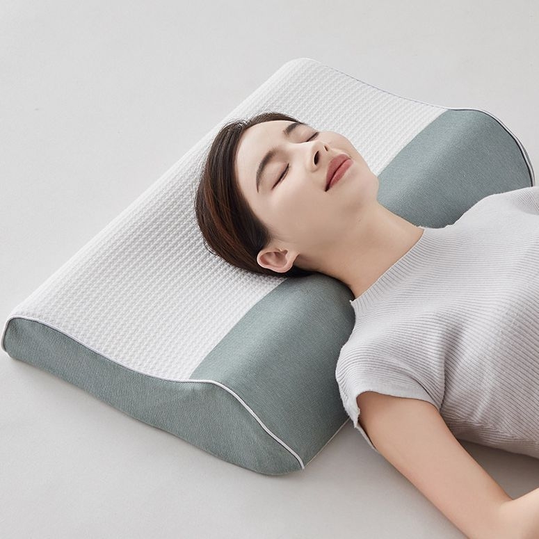 Spánková vankúš z memory latexu s pleteným poťahom, latexový obsah 80–90%, výška 5–10 cm, podpora krčnej chrbtice pre dospelých