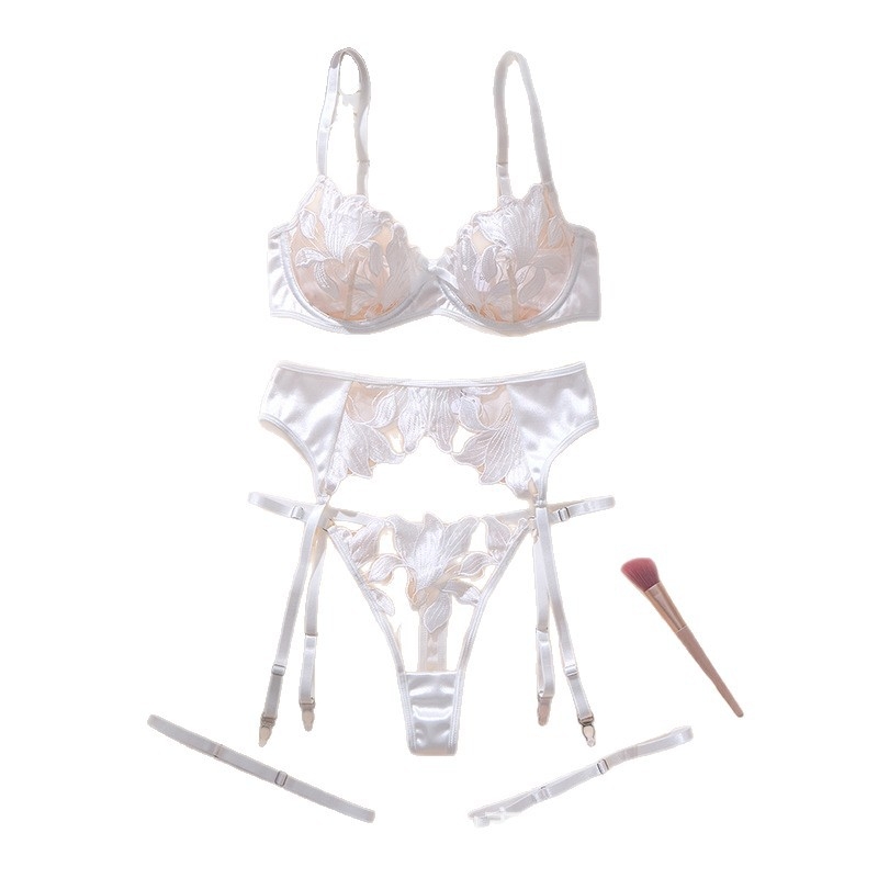 Čipkový set podprsenky s kvetinovou výšivkou, s kovovým kruhom, 3/4 košíčky, tenké tvarované košíčky, zadné zapínanie na tri rady, pevné dvojité ramienka