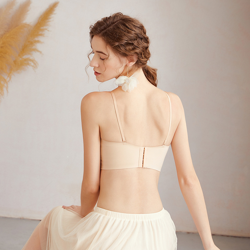 Bezramienková šaty podprsenka, bez kovových výstuh, s odnímateľnými dvojramienkami, 3/4 miska, stredne tvarovaný košíček, pena košík, nylonová podšívka, polyester