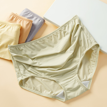 Nėščiųjų kelnaitės su aukštu liemeniu, be žymių, pagrindinis audinys: nailonas 70–80%, kirkšnies įdėklas 30–50% medvilnė