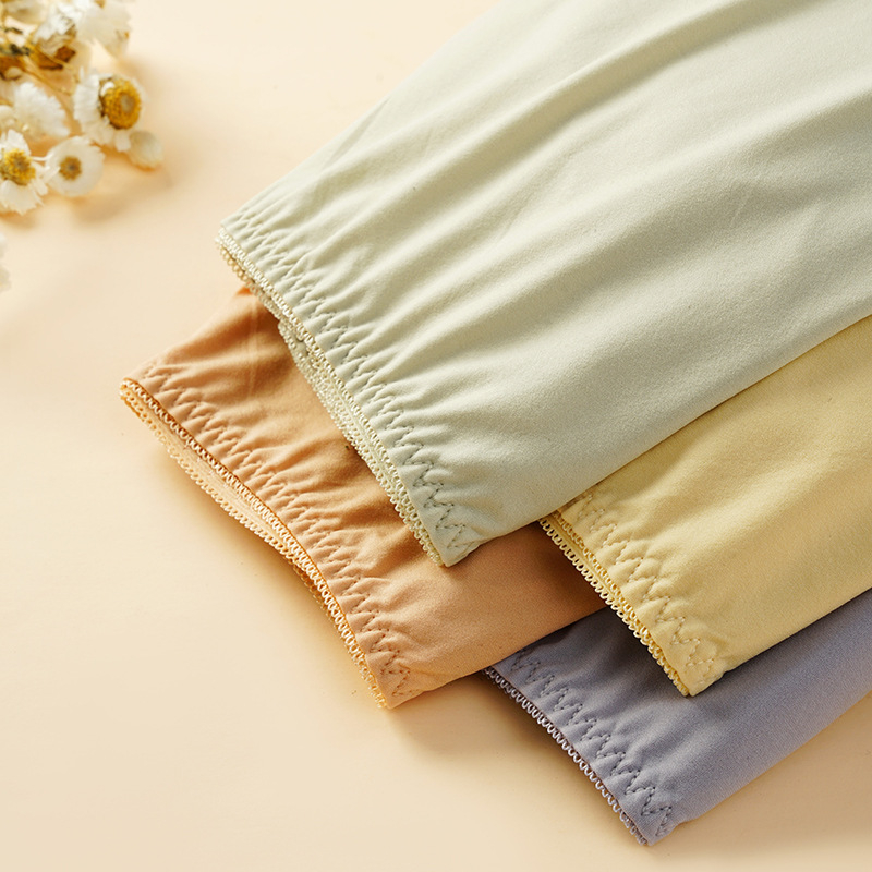 Nėščiųjų kelnaitės su aukštu liemeniu, be žymių, pagrindinis audinys: nailonas 70–80%, kirkšnies įdėklas 30–50% medvilnė