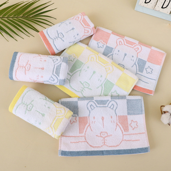 Detský bavlnený uterák, jacquardový vzor s kresleným motívom, 32s priadza, 50–80 g, prispôsobiteľný