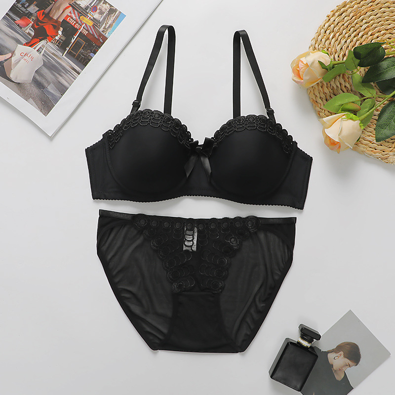 Nylon melltartó szett broderált pillangóval demi kosár vékony formázott kosár levehető dupla vállpántok hátul két soros zárás