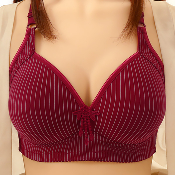 Női melltartó, hagyományos formájú, nylon anyag, teljes kosár, habszivacs mintázatú pohár, fix dupla vállpántok, hátul három sor kapocs, légáteresztő és támogató