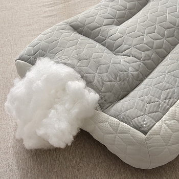 Latexová vankúš do tvaru kosti pre podopretie krku — prirodzený latex, obsah latexu pod 70%, bezpečnostná trieda B, vhodný pre všetky vekové kategórie a všetky polohy na spanie