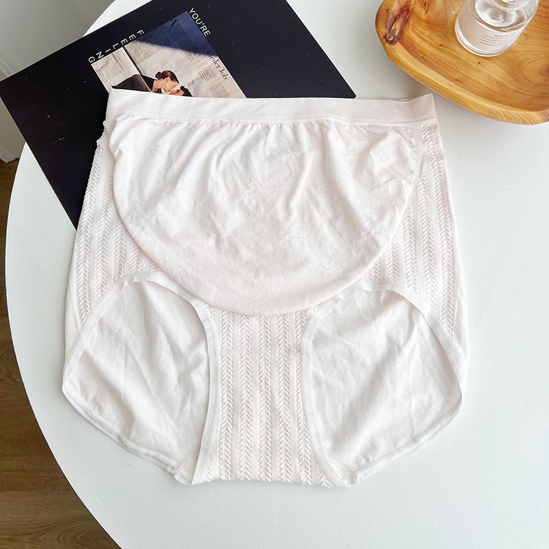 Bezšvové tehotenské spodné nohavičky s vysokým pásom a oporou brucha; viskóza 70–80%, podšívka 90–95% viskóza; na všetky ročné obdobia.