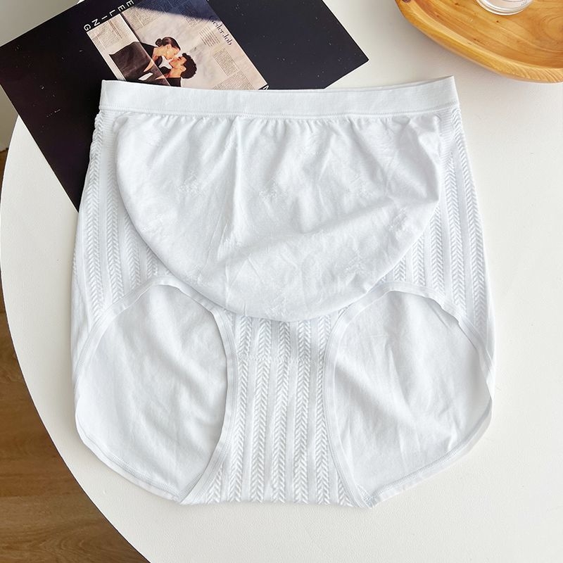 Bezšvové tehotenské spodné nohavičky s vysokým pásom a oporou brucha; viskóza 70–80%, podšívka 90–95% viskóza; na všetky ročné obdobia.