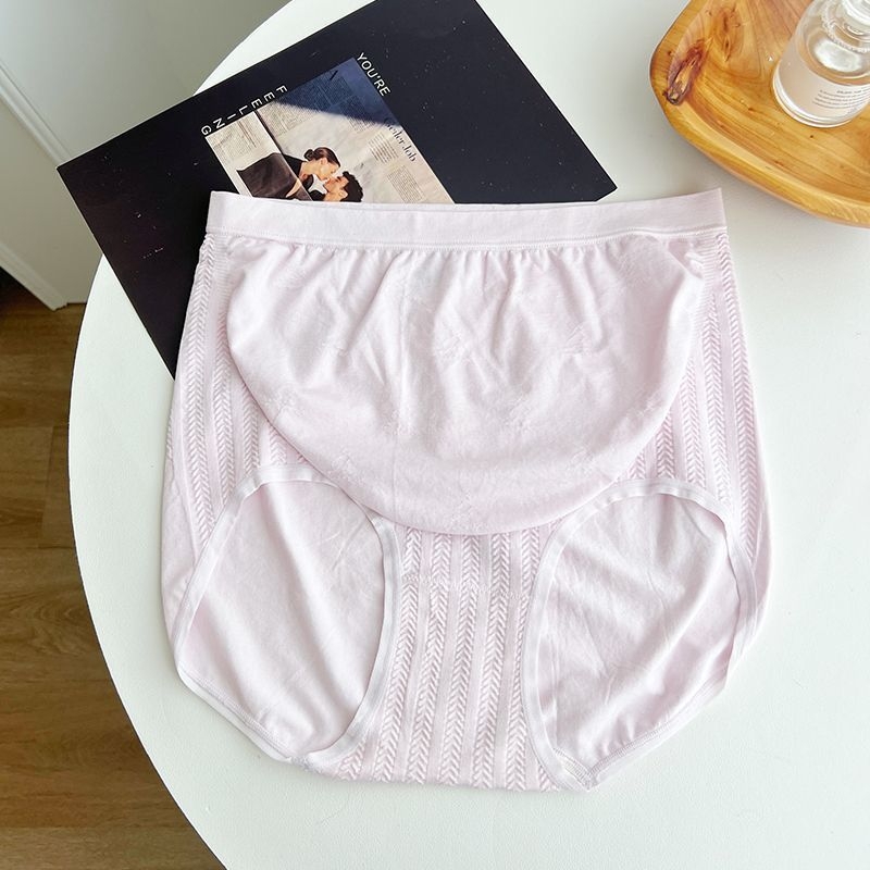 Bezšvové tehotenské spodné nohavičky s vysokým pásom a oporou brucha; viskóza 70–80%, podšívka 90–95% viskóza; na všetky ročné obdobia.