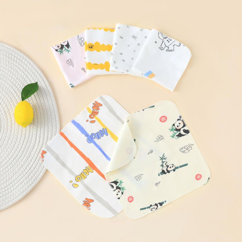 Novorodenecká bavlnená štvorcová utierka na kŕmenie a tvár | 95% bavlna | savá | motív karikatúra | vhodné pre 0–12 mesiacov
