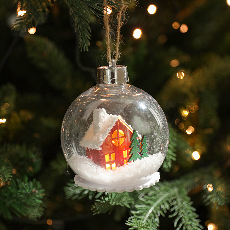 LED vianočná visiaca ozdoba — plast, vnútorné osvetlenie, priesvitná guľa, ozdoba na vianočný stromček