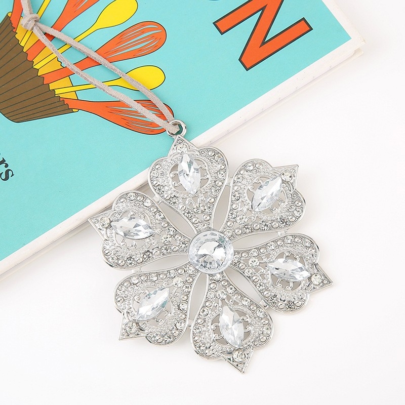 Vianočný kovový prívesok v tvare snehovej vločky s kryštálom – Materiál: Iné – Značka: New Li Queen – Štýl: Moderné umenie – Oslava: Vianoce