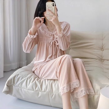 Dámska súprava pyžám z Gold Diamond Velvet, voľný strih, dlhé rukávy a dlhé nohavice, golier Turn-down