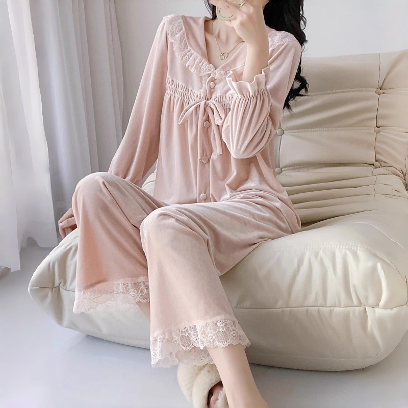 Dámska súprava pyžám z Gold Diamond Velvet, voľný strih, dlhé rukávy a dlhé nohavice, golier Turn-down