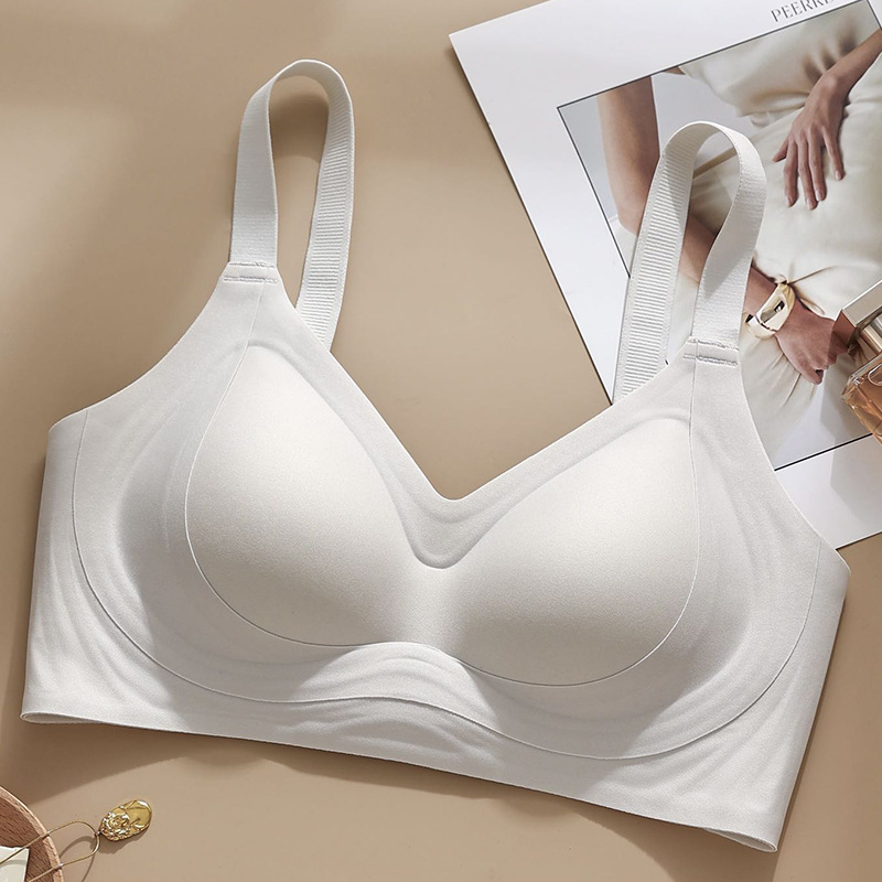 Podprsenka s košíčkami v tvare bunky, ultratenká bezšvová konštrukcia, 3/4 košíčky s tenkým tvarovaním, pevné dvojité ramienka, zadné zapínanie so štyrmi radmi háčikov