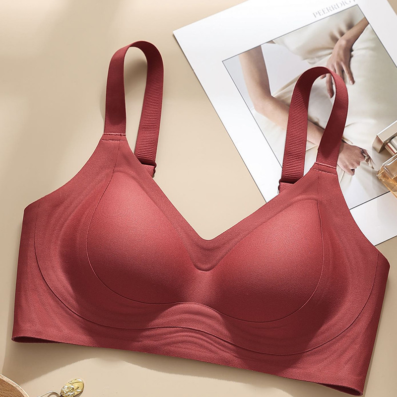 Podprsenka s košíčkami v tvare bunky, ultratenká bezšvová konštrukcia, 3/4 košíčky s tenkým tvarovaním, pevné dvojité ramienka, zadné zapínanie so štyrmi radmi háčikov