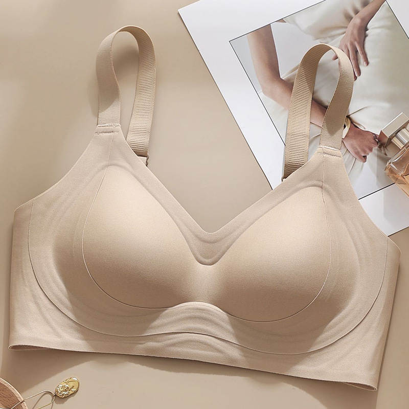 Podprsenka s košíčkami v tvare bunky, ultratenká bezšvová konštrukcia, 3/4 košíčky s tenkým tvarovaním, pevné dvojité ramienka, zadné zapínanie so štyrmi radmi háčikov