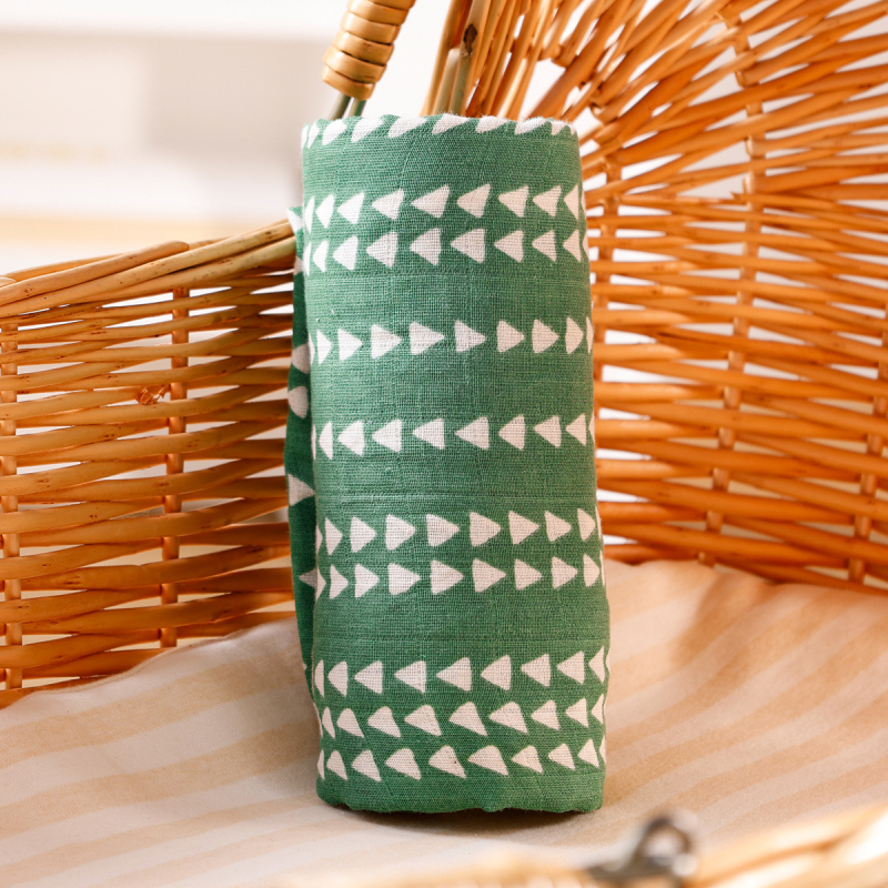 Zavinovací uterák z 100% bavlny, pruhovaný alebo kockovaný vzor, Bezpečnostná trieda A, pre dojčatá a malé deti (1–3 roky)