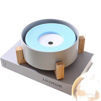 Котешки воден диспенсър със окачена купа за предотвратяване на преобръщане — керамика + дърво; произход Guangdong; код на продукта JP; за котки
