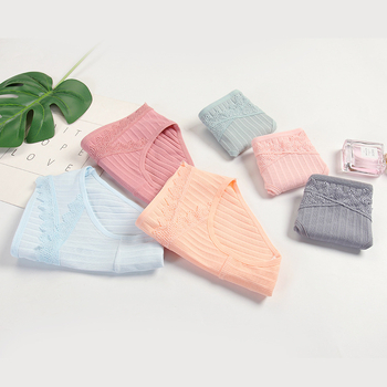 Tehotenské nohavičky s reliéfnym vzorom a nízkym pásom, hlavná látka 95% bavlna, výstelka rozkroku 100% bavlna, vhodné do všetkých sezón, podpora sedacích parti