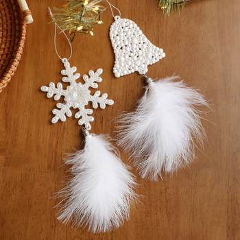 Ornament suspendat pentru brad — plastic și pene, APYX605, Gangheng, Stil Crăciun