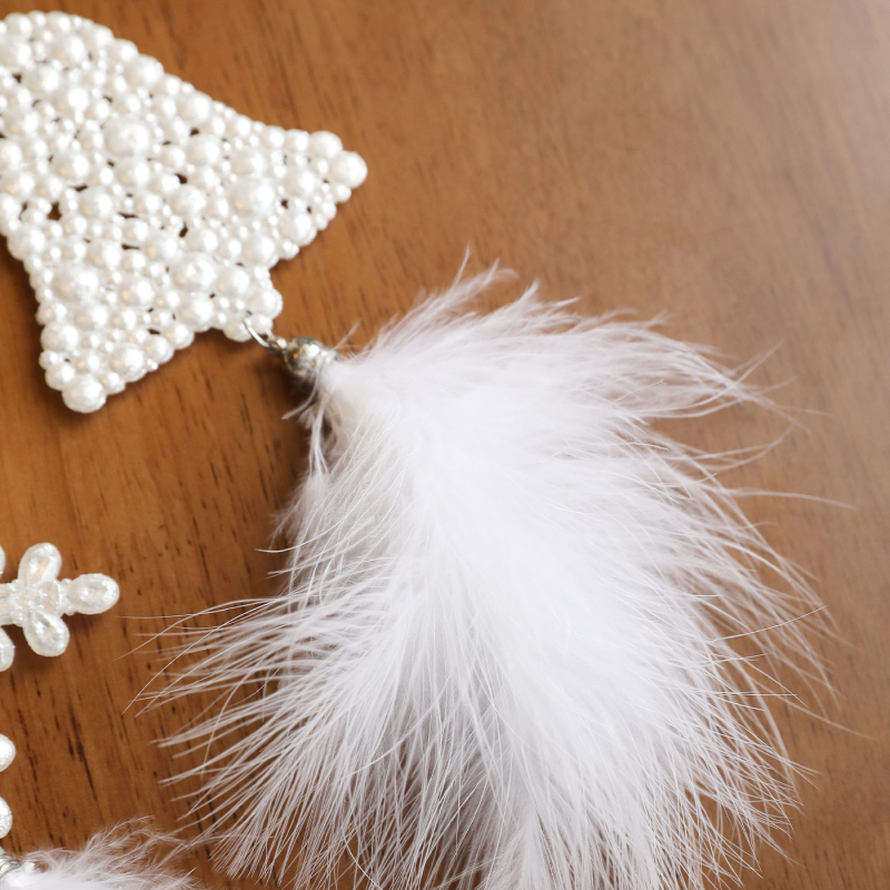 Ornament suspendat pentru brad — plastic și pene, APYX605, Gangheng, Stil Crăciun