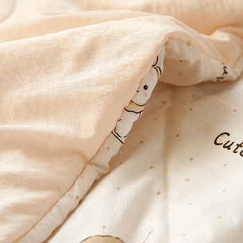 Детско одеяло с полиестрова вата и полиестерно-памучна смесена тъкан; машинно пране; пролет-есен; подходящо за деца до 10 години