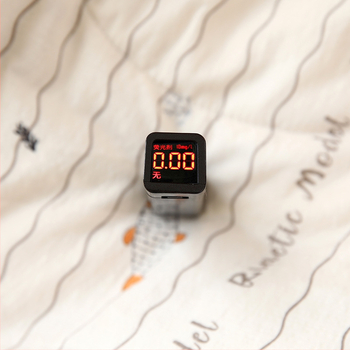 Детско одеяло с полиестрова вата и полиестерно-памучна смесена тъкан; машинно пране; пролет-есен; подходящо за деца до 10 години