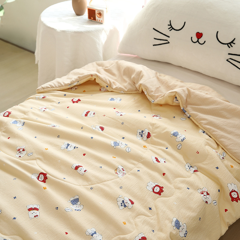 Детско одеяло с полиестрова вата и полиестерно-памучна смесена тъкан; машинно пране; пролет-есен; подходящо за деца до 10 години