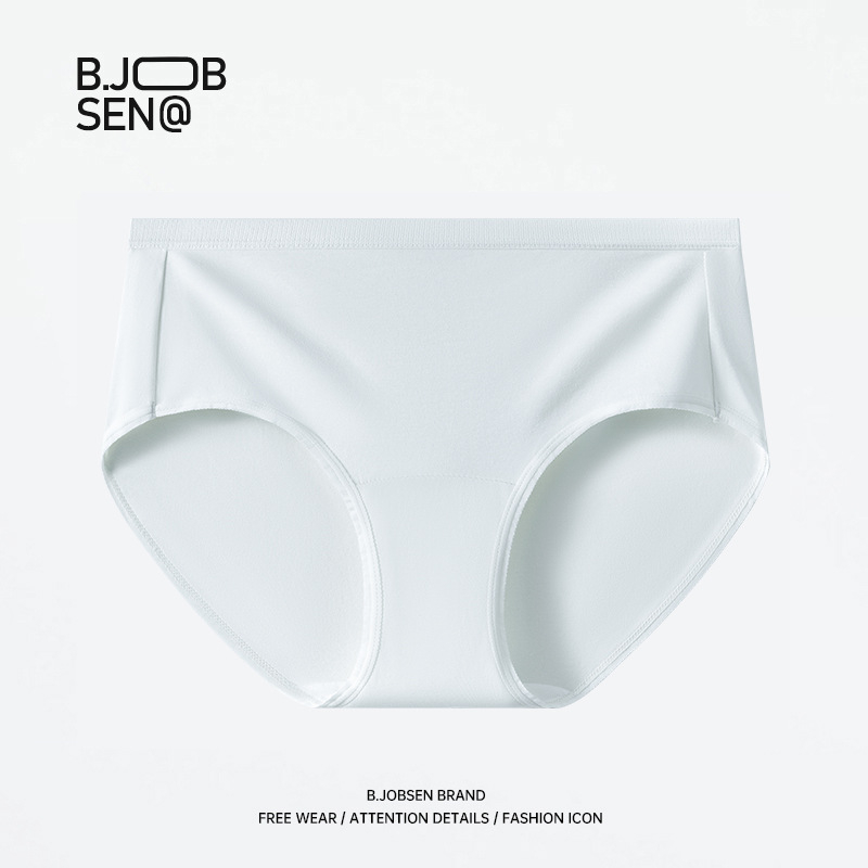 Дамски безшевни памучни гащички с средна талия, дишащи и антибактериални.