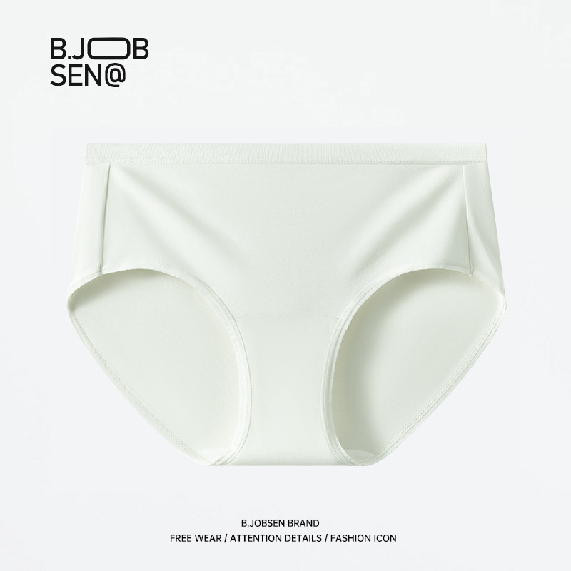 Дамски безшевни памучни гащички с средна талия, дишащи и антибактериални.