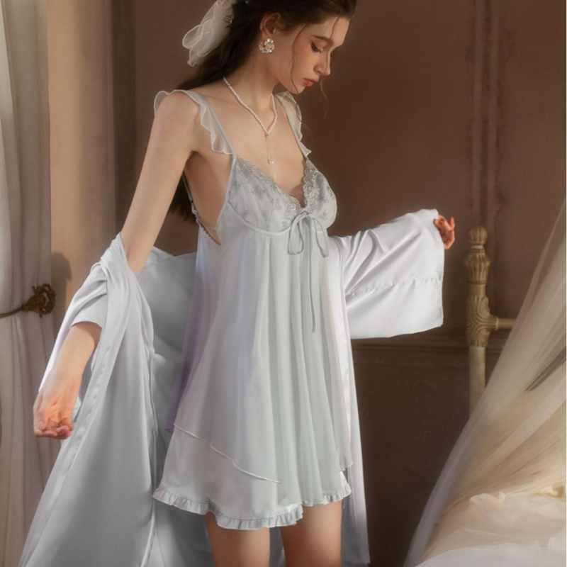 Nočná šaty typu sling z Ice Silk, s vankúšikmi na prsiach, výstrih do V, bez rukávov, čipka na chrbte