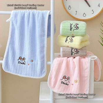 Детска кърпа за лице – мека, абсорбираща, квадратна; полиестер-памучна смес, 100D нишка, плоско тъкане, тегло под 50 g