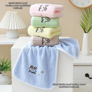 Детска кърпа за лице – мека, абсорбираща, квадратна; полиестер-памучна смес, 100D нишка, плоско тъкане, тегло под 50 g