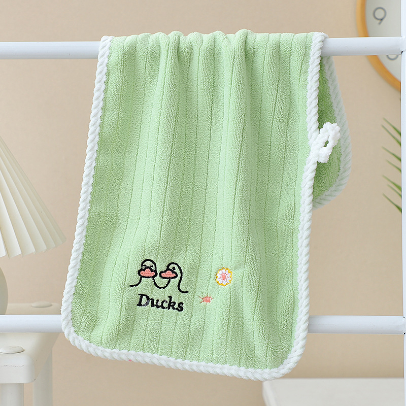 Детска кърпа за лице – мека, абсорбираща, квадратна; полиестер-памучна смес, 100D нишка, плоско тъкане, тегло под 50 g