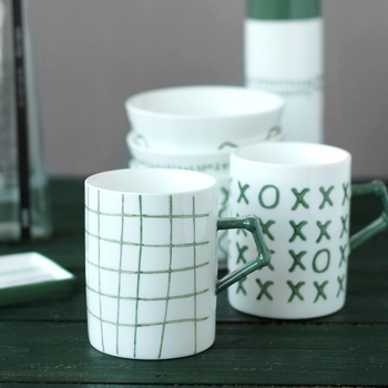 Keramická šálka s motívom ruže, široko otvorená raňajková šálka v darčekovej krabičke, model Mkb-030, štýl INS