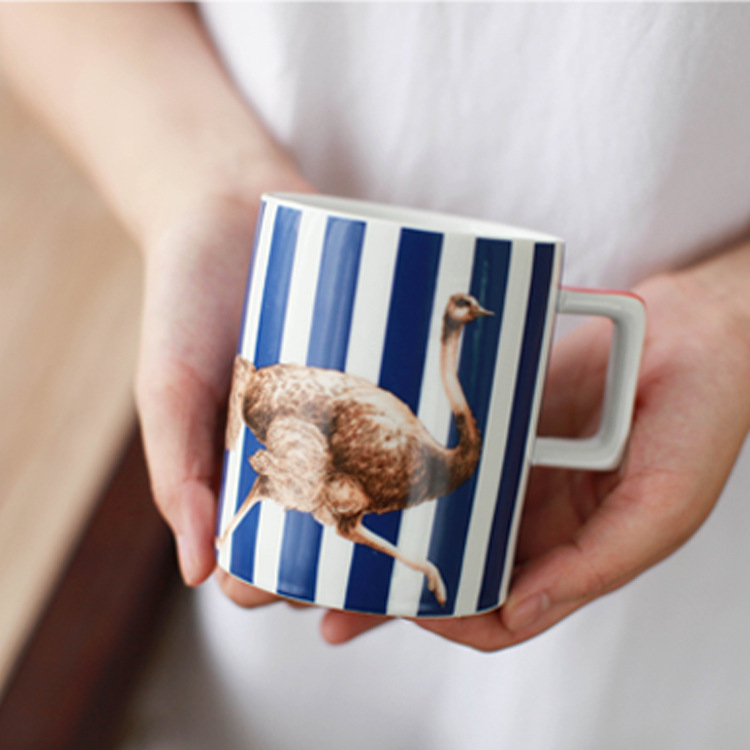 Keramická šálka s motívom ruže, široko otvorená raňajková šálka v darčekovej krabičke, model Mkb-030, štýl INS