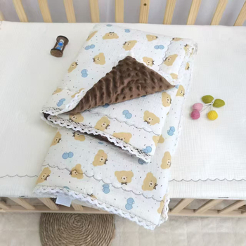 Бебешко одеяло от чист памук с дантелена кант - за новородени, модел 2220 Lace Bean Quilt, тегло 0,5–0,8 кг, за всички сезони, материал: чист памук + синтетични влакна