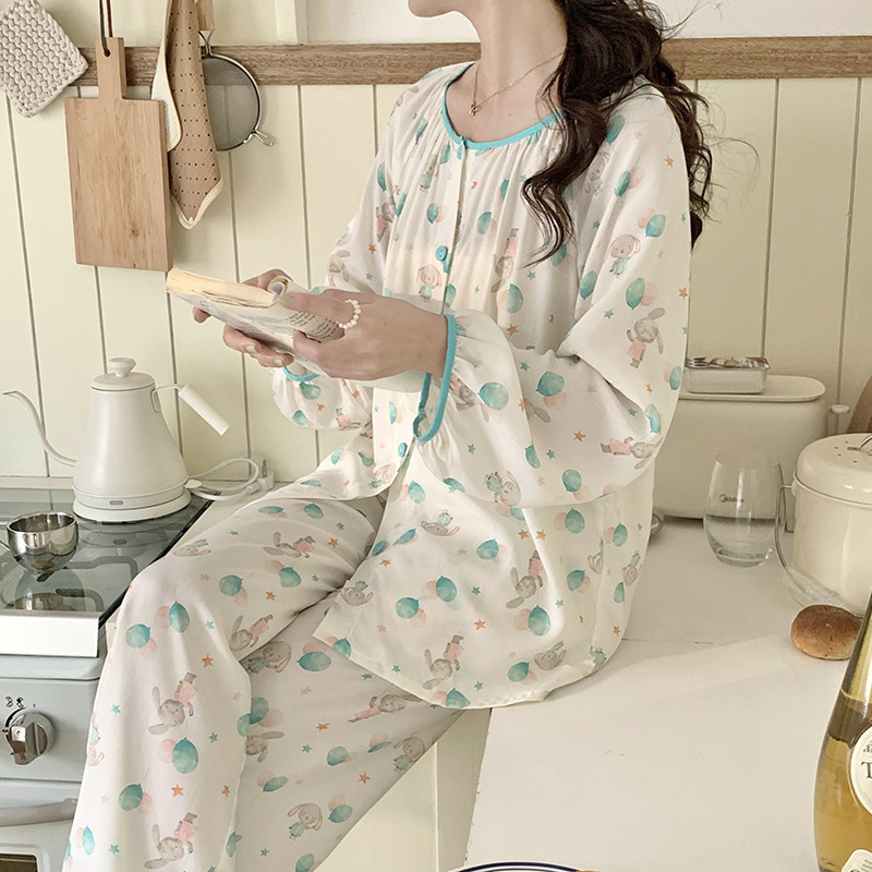 Sieviešu pidžamu komplekts ar kardiganam, regenerētas celulozes šķiedra, plāns audums 101–120 g/m2, garās piedurknes, nacionāla stila drukāšana