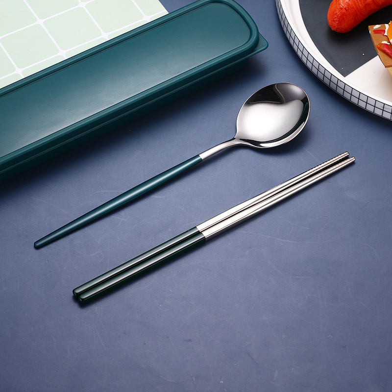 Nerezový jedálenský set (tri diely: lyžička, paličky, vidlička) — 410 nerezová oceľ, zrkadlové leštenie, prenosný