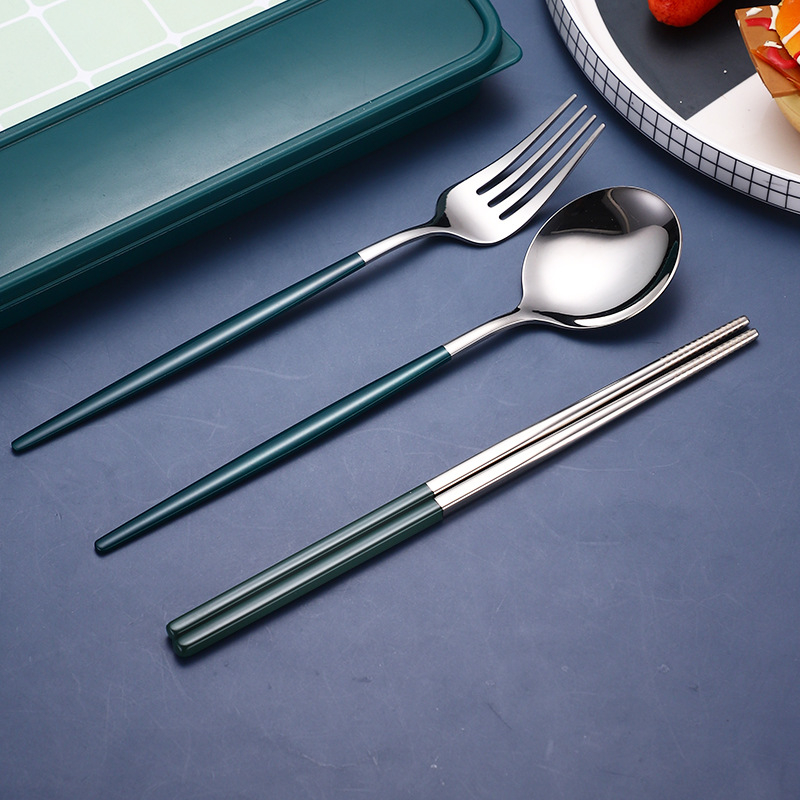 Nerezový jedálenský set (tri diely: lyžička, paličky, vidlička) — 410 nerezová oceľ, zrkadlové leštenie, prenosný