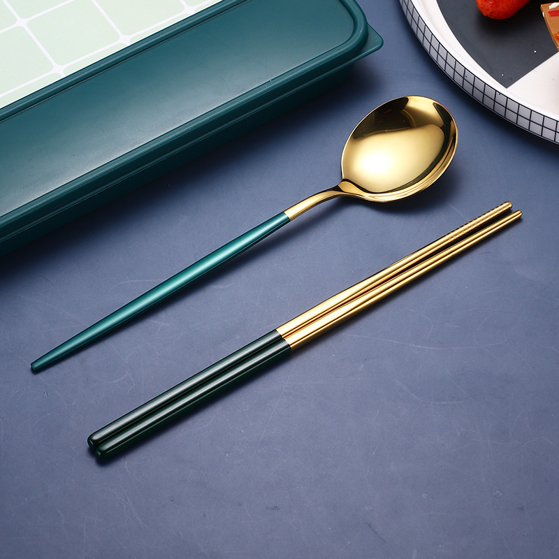 Nerezový jedálenský set (tri diely: lyžička, paličky, vidlička) — 410 nerezová oceľ, zrkadlové leštenie, prenosný