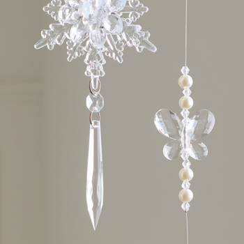 Sada 25 transparentných akrylových snehových vločiek, visiacich ozdôb pre vianočné a svadobné dekorácie, kvetinové aranžmány