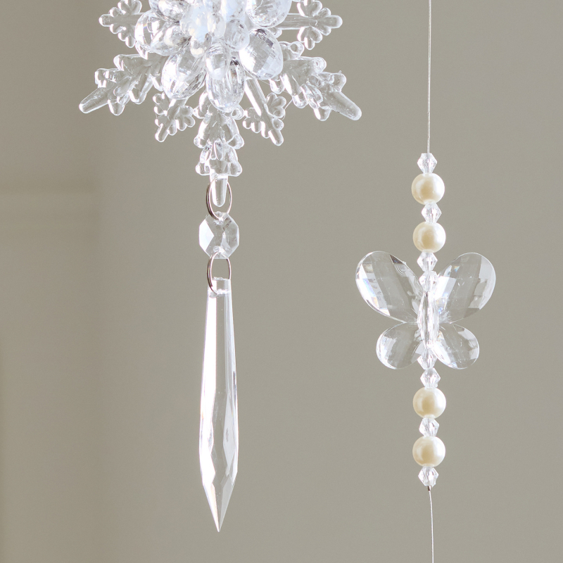 Sada 25 transparentných akrylových snehových vločiek, visiacich ozdôb pre vianočné a svadobné dekorácie, kvetinové aranžmány