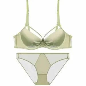 Бюстгальтер — нейлонова основна материя; чашка 3/4; тънка формована чашка; фиксирани двойни презрамки; функция: събиране