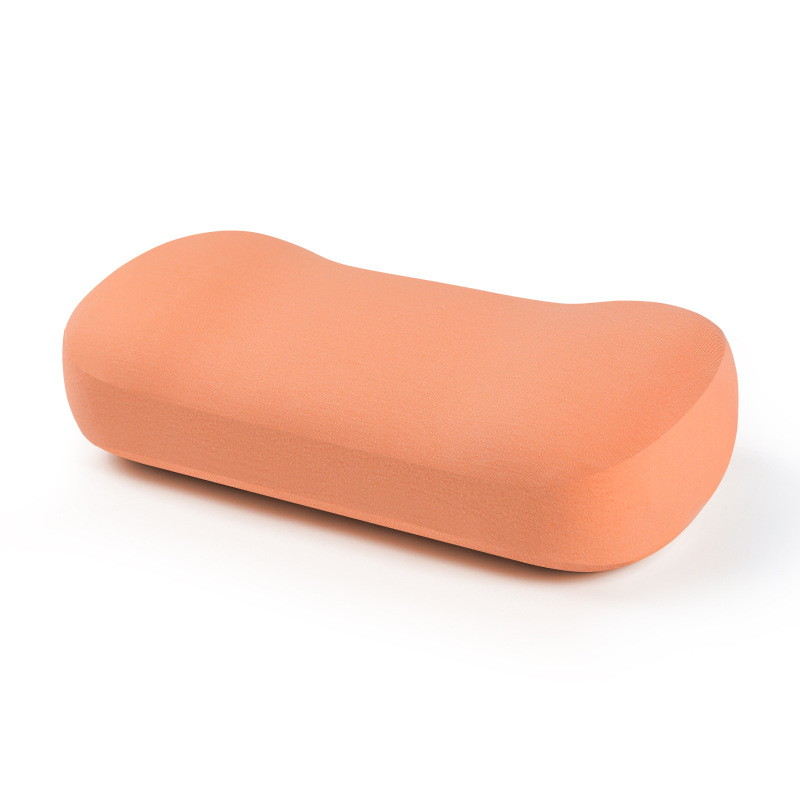 Prenosný vankúš z prírodného latexu na cestovanie, obsah latexu 80–90%, výška jadra 10–15 cm, jednostranný fleece materiál, dostupná personalizácia