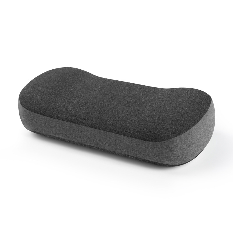 Prenosný vankúš z prírodného latexu na cestovanie, obsah latexu 80–90%, výška jadra 10–15 cm, jednostranný fleece materiál, dostupná personalizácia