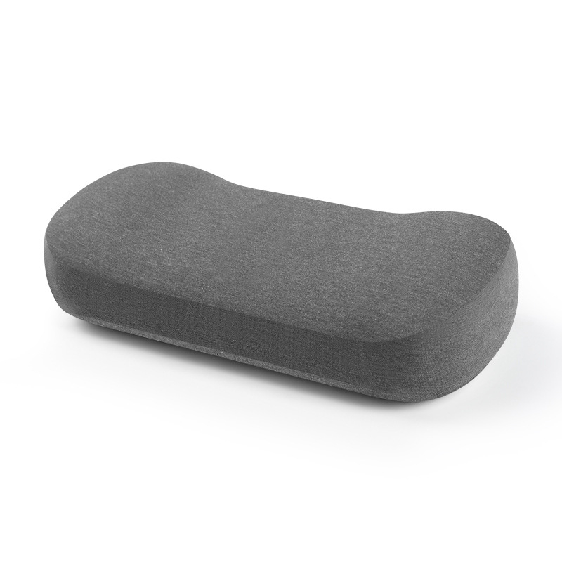 Prenosný vankúš z prírodného latexu na cestovanie, obsah latexu 80–90%, výška jadra 10–15 cm, jednostranný fleece materiál, dostupná personalizácia